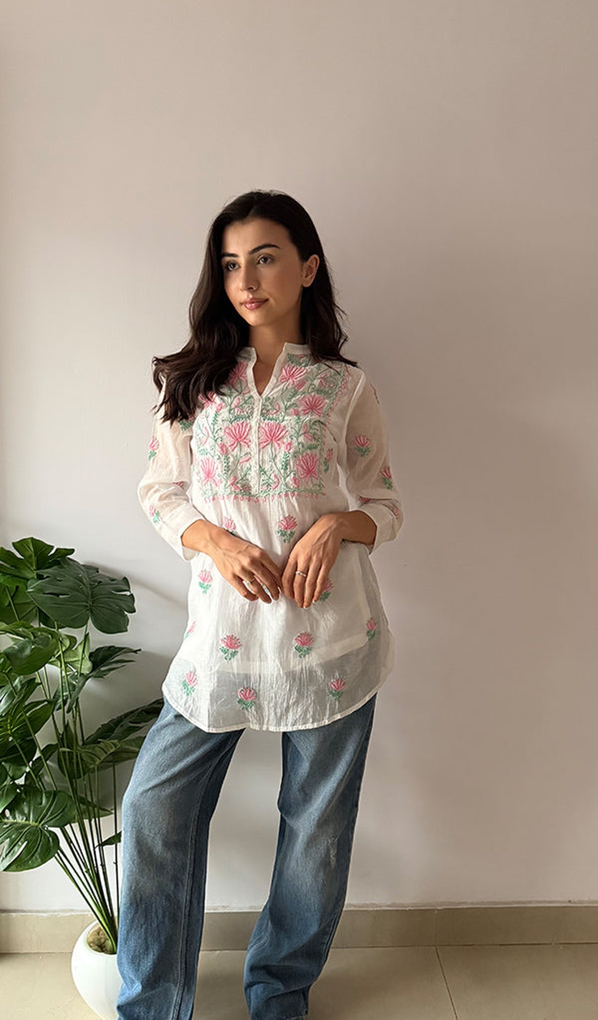 Gulaabo — White